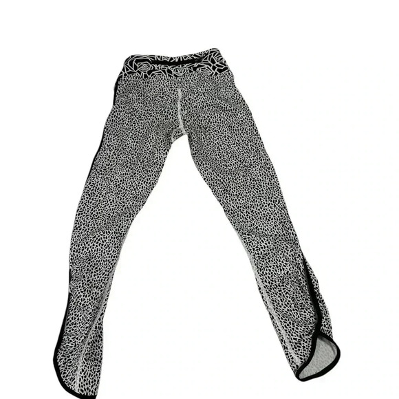 Lululemon Real Quick Tight Miss Mosaic White / Posey Black White, Luxtreme® 2 - Picture 6 of 9